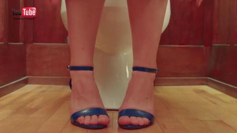 Radu Bucălae, stand-up comedy cu mâna ruptă şi "iUmor" cât cuprinde : "Mi-aş face buzunar de pungi la şosete şi la chiloţi!"