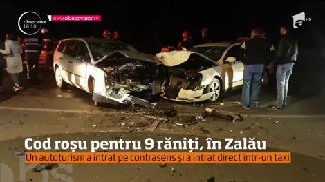Cod roşu la ieşirea din Zalău spre Cluj Napoca! Un autoturism a intrat pe contrasens şi s-a izbit frontal cu un taxi