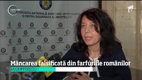 Mâncarea falsificată din farfuriile românilor! Tu ştii ce mănânci? Iaurt cu apă, miere cu sirop de glucoză şi mici din piele şi tendoane!
