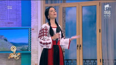 Raluca Burcea - ”Trandafir înrourat”