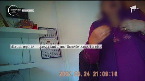 Tradiţia pare mai presus de lege, în cazul înmormântărilor. Românii îşi plâng rudele acasă, trei zile şi trei nopţi, aşa cum cere datina, deşi e ilegal