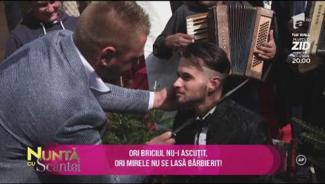 Cu un cuțit uriaș la gât, la propria nuntă! Ginerele și-a pierdut zâmbetul