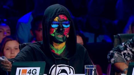 Frumuseţea nu te ajută la X Factor dacă nu ai voce! O dovedesc ele: "Ai pierdut tramvaiul ăsta"