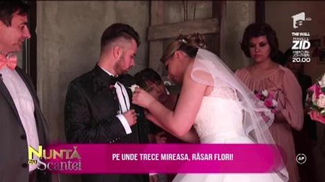 Ca la ei, la nimeni! Mireasa îl așteaptă pe mire cu gălețile goale