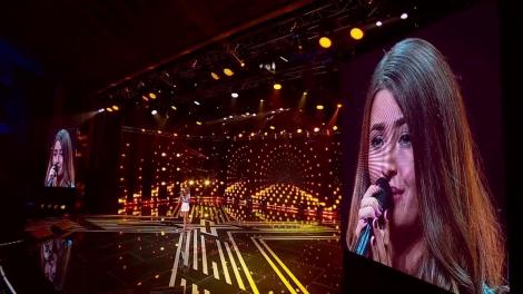 Are ochi pătrunzători, cele mai frumoase picioare şi o voce de catifea. Bianca Sumănariu sau "câştigătoarea MISS X FACTOR 2017", moment superb: "Mai rar aşa ceva"