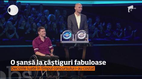 Coechipieri şi prieteni, George şi Sorin, în faţa "Marelui Zid"