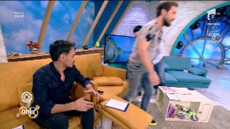 Magicianul Robert Enuca, trucuri nemaivăzute cu cărțile de joc