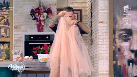 Florin Ristei se pregătește de nuntă! S-a îmbrăcat ca o mireasă și a defilat alături de Puberu! Diana Munteanu: ”Acum pot să mor, că le-am văzut pe toate!”