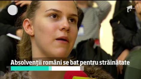 Absolvenții români se bat pentru străinătate! Mii de tineri s-au călcat în picioare pentru a afla ofertele Universităților