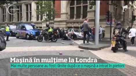 Un bărbat a intrat cu mașina în pietoni în faţa Muzeului de istorie Naturală, din Londra