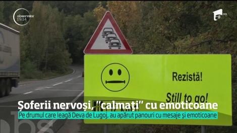 Șoferii nervoși, "calmați" cu emoticoane! Pe drumul care leagă Deva de Lugoj au apărut panouri cu mesaje inedite