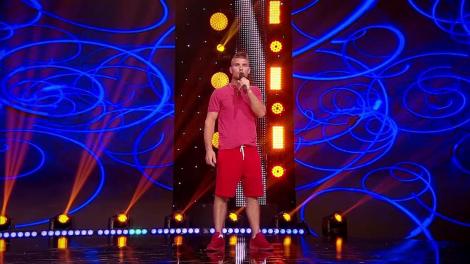 Băcioiu Gabriel, stand up comedy pe scena "iUmor": "Am doar defecte"