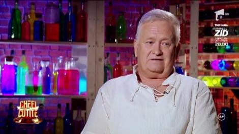 Atenție, prezentați armele! Constantin este colonelul care a făcut instrucție cu cei trei chefi și le-a câștigat respectul!