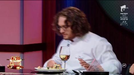 Petrou Vasilios l-a făcut pe chef Dumitrescu să se plimbe prin platou: ”Chefi la cuțite este singura șansă pentru a putea să-mi aduc fetele lângă mine”