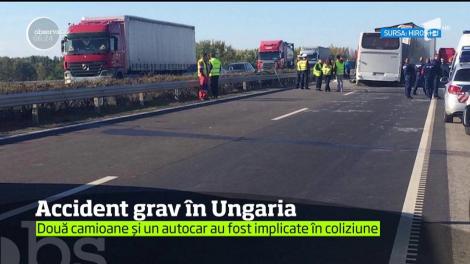 Cel puţin două persoane şi-au pierdut viaţa şi 15 au fost rănite în urma unui grav accident rutier