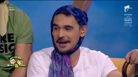 Povestea „Lacul lebedelor” by  Flavia Mihăşan. Răzvan Simion şi Dani Oţil, două băbuţe ascultatoare