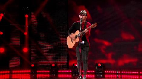 E autodidactul perfect. Un băiat și o chitară. Plus o melodie personală superbă: „O să fac furori și o să-i fur fanii lui Carla's Dreams”