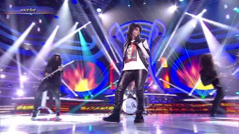 Julie Mayaya se transformă în Alice Cooper - "House of fire"