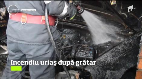 Incendiu de proporţii după grătar. Două garaje, un autoturism şi o grădină au fost mistuite de flăcări uriaşe