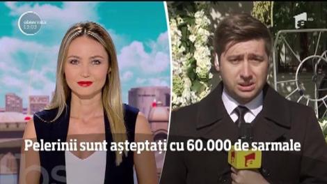 Record de pelerini la Sfânta Parascheva. Coada de la moaşte s-a întins pe câţiva kilometri