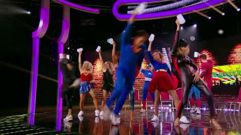 Supereroii cu supervicii au invadat platoul iUmor. Spiderman, confundat cu Carla's Dreams!