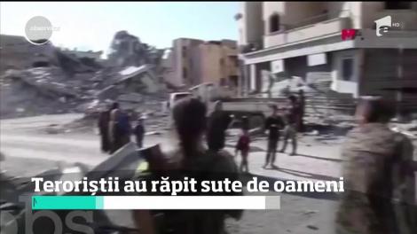 Imagini cumplite vin din Siria, unde teroriştii Statului Islamic au luat ostatici sute de civili, pe care îi folosesc drept scuturi umane