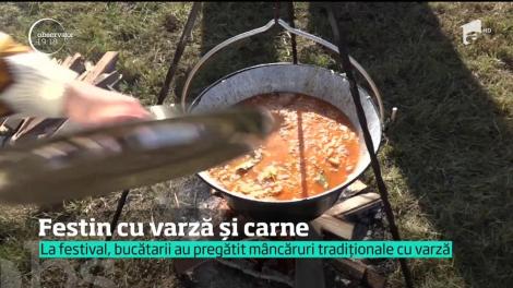 Festin cu varză și carne în Harghita, dar şi în Bacău. Mii de pofticioşi s-au adunat în jurul ceaunelor