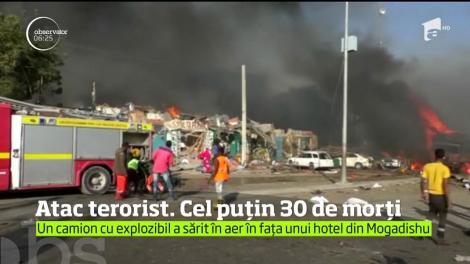 Atac terorist în Mogadishu. Cel puţin 30 de oameni au murit