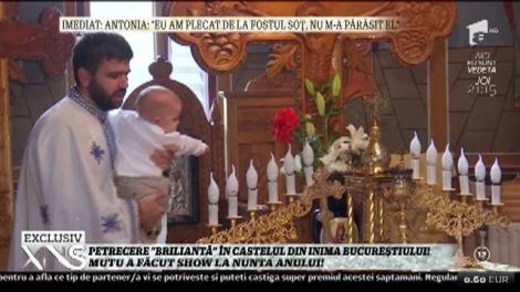 Imagini inedite de la botezul lui Tiago, cel de-al patrulea copil al lui Adrian Mutu! Cum a reacționat micuțul când a fost băgat în cristelniță