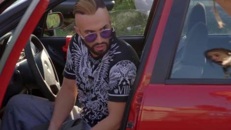 Integramele lui Malone se lasă cu un accident și o vizită la mecanic: "Nu ați citit cartea mașinii?", Roby: "Nu, am văzut filmul"