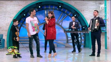 Răzvan Simion vrea să învețe să cânte la vioara. Prezentatorul ia lecții de la fiul lui Vicențiu Ioniță