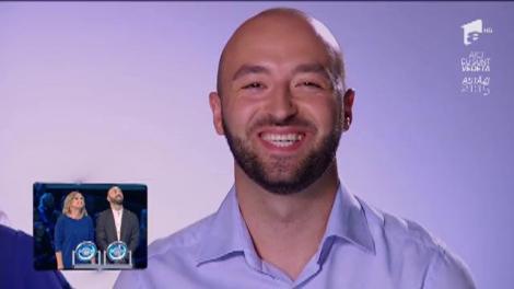 Sunt tineri, visători și se completează perfect. Andreea și Cătălin își testează limitele, în felul caracteristic, și speră să dea Zidul gata:  "El m-a văzut că dau din coadă"