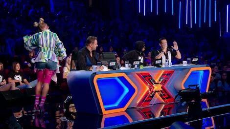 ”Am look, fac sală, arăt bine. Am mai făcut acasă câteva abdomene, să fie ok". Paul Milea a venit să se lanseze la X Factor și să-i cânte fostei iubite, plângând: ”E cu altul, dar încă se gândește la mine”