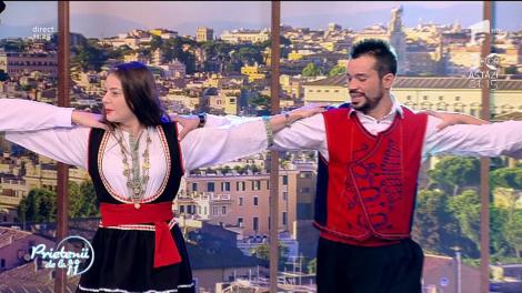 Ansamblul comunității elene "Elpis" din Constanța, spectacol pe scena de la "Prietenii de la 11"