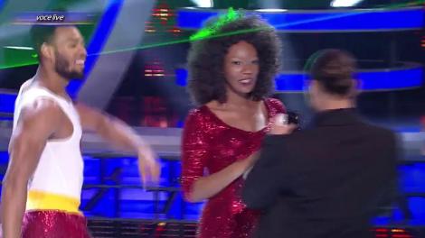 Veselia a invadat scena! Whoopi Goldberg a aterizat în România și i-a făcut pe toți să danseze nebunește