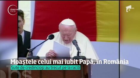 O pânză îmbibată cu picături de sânge ale Papei Ioan Paul al II-lea, expusă la Cluj Napoca