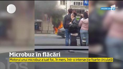 Microbuz în flăcări
