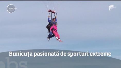 Bunicuţă pasionată de sporturi extreme. La cei 94 de ani, bătrânica a sărit cu paraşuta de la o înălţimte de peste 3 mii de metri