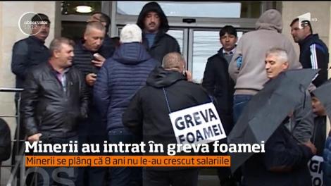 Au intrat în greva foamei, din cauză că salariile nu le-au mai crescut de 8 ani!