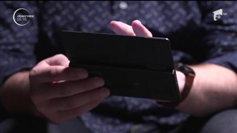 Chinezii lansează telefonul cu ecran dublu. Cât costă gadgetul anului
