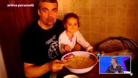 Imagini adorabile! Imagini din arhiva personală. Aurelian Temișan și fiica sa mănâncă din aceeași farfurie