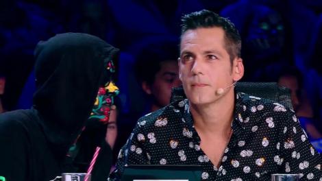 Concurentul care îi face pe juraţi să se contrazică: "O să îi scriu domnului Simon. Nu este corect aşa ceva". Martinez Jonathan, spaniolul misterios. Delia: "M-am simţit ca un copil curios"