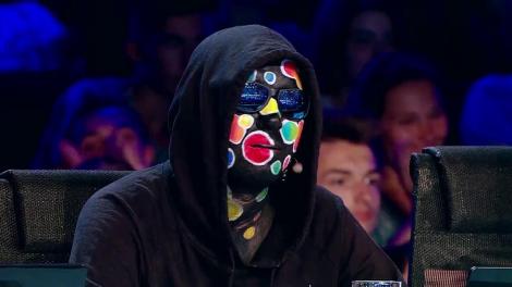 Apariţie plină de culoare! Onceanu Adriana, prima concurentă căreia “i se simte lacrima în voce”: “De la 10 ani îmi doresc să ajung la X Factor”