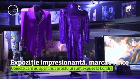 Piesele vestimentare ale legendarului Prince au fost expuse la Londra