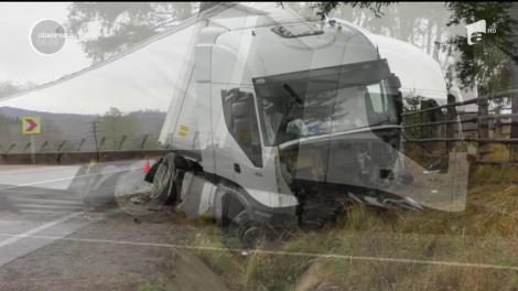 Tragedie pe DN1, o maşină a fost strivită de un TIR