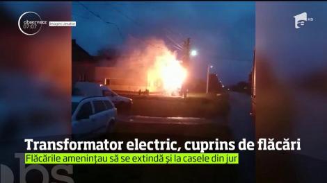 Explozii în lanţ, într-un sat din Timiș, după ce un transformator electric a luat foc. Oamenii au intrat în panică!