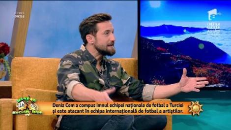 Deniz Cem a fost preluat de managementul lui Tarkan, cu care a filmat videoclipurile pieselor sale