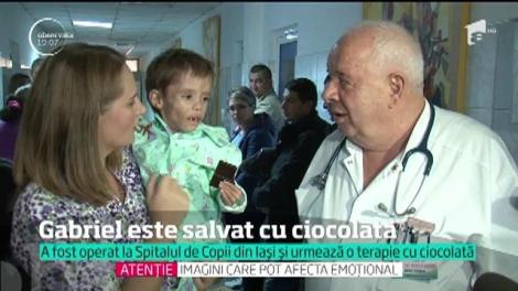 Creativitatea unui medic poate salva un băieţel din Iaşi! Gabriel este salvat cu ciocolată