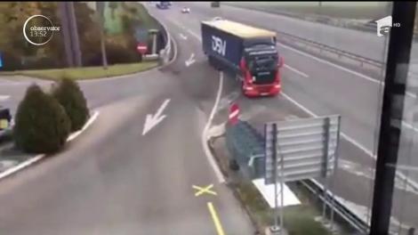 Imagini neobişnuite în Elveţia! Un şofer de camion român şi-a pierdut permisul după ce a mers cu spatele pe o autostradă