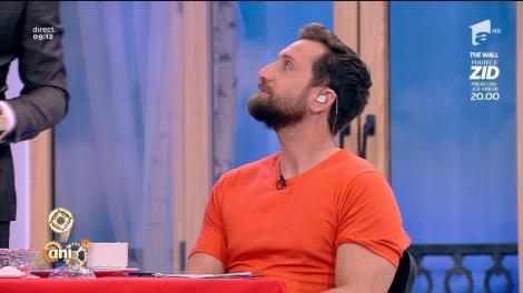 Lecția de bune maniere. Cum trebuie sa stai cu mâinile atunci când ești la masă